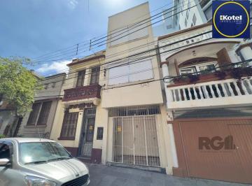 Casa · 190m² · 4 Quartos · 1 Vaga · CASA COM 4 DORMITÓRIOS E PÁTIO COM CHURRASQUEIRA NO CENTRO HISTÓRICO