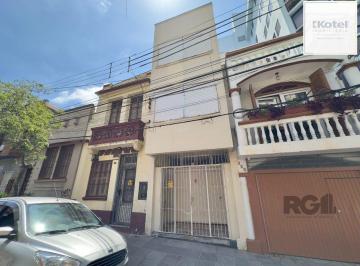Casa · 190m² · 4 Quartos · 1 Vaga · CASA COM 4 DORMITÓRIOS E PÁTIO COM CHURRASQUEIRA NO CENTRO HISTÓRICO