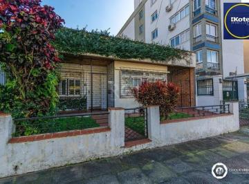 Casa · 167m² · 3 Quartos · 2 Vagas · Casa para Venda de 3 dormitórios, no bairro Petrópolis