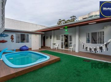 Casa · 157m² · 3 Quartos · 4 Vagas · Casa no Jardim do Salso de 3 dormitórios pátio e piscina