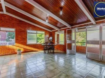 Casa · 242m² · 6 Quartos · 2 Vagas · Casa com 6 quartos, 2 vagas e pátio no Bairro Higienópolis