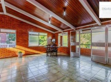 Casa · 242m² · 6 Quartos · 2 Vagas · Casa com 6 quartos, 2 vagas e pátio no Bairro Higienópolis