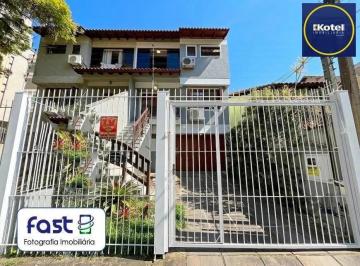Casa · 199m² · 3 Quartos · 2 Vagas · Linda casa com 3 dormitórios sendo 1 suíte com closet, garagem ampla para 2 carr