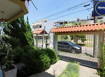 Casa · 206m² · 3 Quartos · 2 Vagas · Casa de 3 dormitórios com 205m² à Venda no Bairro Hípica