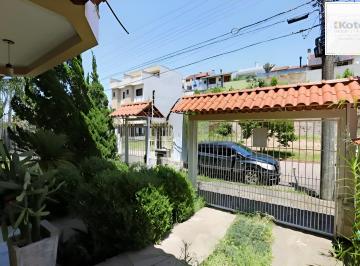 Casa · 206m² · 3 Quartos · 2 Vagas · Casa de 3 dormitórios com 205m² à Venda no Bairro Hípica