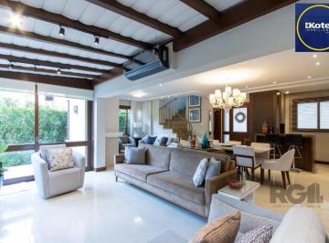 Casa · 339m² · 3 Quartos · 2 Vagas · asa em condomínio- 3 dormitórios sendo 1 suite
