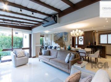 Casa · 339m² · 3 Quartos · 2 Vagas · asa em condomínio- 3 dormitórios sendo 1 suite