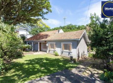 Casa · 218m² · 4 Quartos · 7 Vagas · Casa à venda - em Espírito Santo