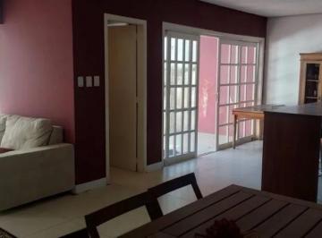 Casa · 360m² · 3 Quartos · 4 Vagas · Sobrado com, 3 quartos sendo 1 suíte com hidro, no bairro Glória.