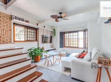 Casa · 220m² · 3 Quartos · 2 Vagas · Casa em condomínio fechado, 3 dormitórios, suíte e duas vagas de garagem