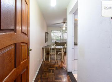 Apartamento · 58m² · 3 Quartos · Apartamento térreo com pátio privativo no coração do Menino Deus, 2 dormitórios.