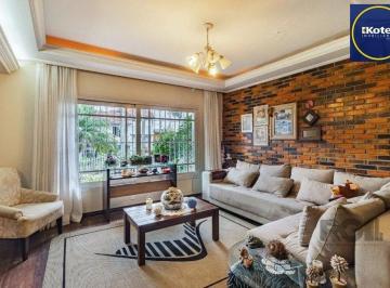 Casa · 242m² · 3 Quartos · 2 Vagas · Casa de 3 dormitórios, no bairro Espírito Santo