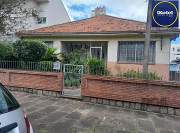 Casa · 320m² · Casa de 5vquartos e 3 vagas de garagem no bairro Santana em Porto Alegre