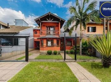 Casa · 209m² · 3 Quartos · 3 Vagas · Excelente casa de 209m² com 3 dormitórios, piscina e 3 vagas de garagem.