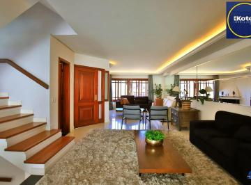 Casa · 285m² · 3 Quartos · 3 Vagas · Casa de 3 dormitórios, 3 vagas e pátio com piscina bairro Chácara das Pedras.