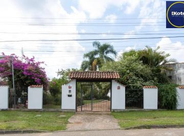 Casa · 160m² · 3 Quartos · 4 Vagas · Casa em Vila Nova, Porto Alegre! Com 160m² de área privativa e um total de 899m²