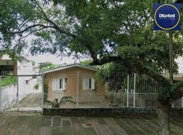 Casa · 155m² · 3 Quartos · 2 Vagas · Casa de alvenaria, 03 dormitórios próximo a Av. Teresópolis