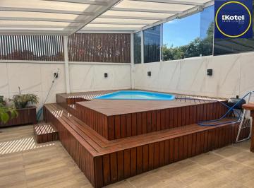 Casa · 250m² · 3 Quartos · 3 Vagas · Vendo casa com piscina na Lomba do Pinheiro