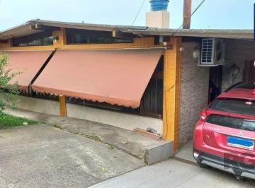 Casa · 200m² · 3 Quartos · 2 Vagas · Casa 3 dormitórios no bairro Rubem Berta
