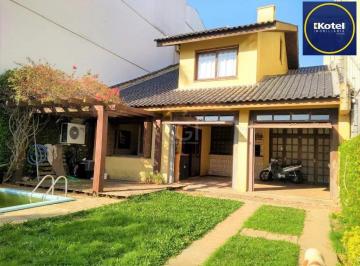 Casa · 219m² · 3 Quartos · 4 Vagas · Casa para Venda - 219m², 3 dormitórios, sendo 1 suites, 4 vagas - Menino Deus
