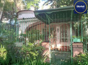 Casa · 300m² · 3 Quartos · 2 Vagas · Casa à venda - em Petrópolis