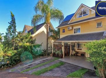 Casa · 301m² · 3 Quartos · 2 Vagas · Casa em Condomínio - Imóvel Raro - Excelente Pátio Privativo