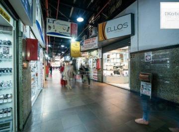 Comercial · 32m² · Vanda de Imóvel comercial com 32m², no Centro de Porto Alegre toda nova. Ótima p