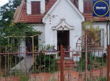 Casa · 201m² · 4 Quartos · 2 Vagas · Casa de 4 dormitórios na Av. Teresópolis bairro Teresópolis