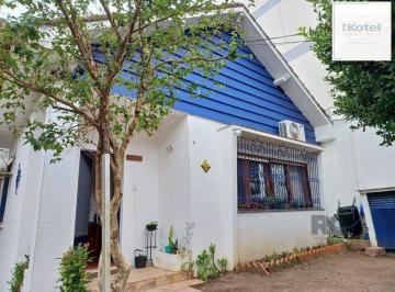Casa · 232m² · 3 Quartos · 4 Vagas · Casa averbada, ampla e ensolarada!