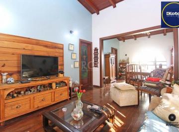 Casa · 250m² · 4 Quartos · 5 Vagas · Casa para Venda - 249.54m², 4 dormitórios, sendo 1 suites, 5 vagas - Ipanema