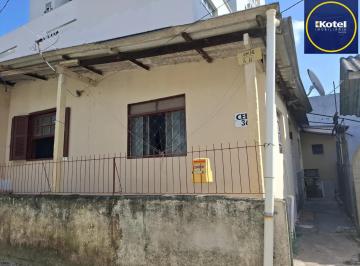 Casa · 70m² · 2 Quartos · 1 Vaga · Vende Casa no Bairro Cavalhada em acesso a poucos metros da Avenida. Construídos