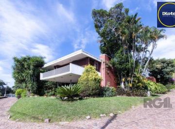 Casa · 724m² · 4 Quartos · 6 Vagas · Casa com 724 m² privativos, 4 dormitórios sendo 4 suítes, 6 vagas sendo 3 cobert