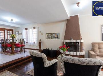 Sala com lareira · Casa a venda com piscina, 4 quartos, sendo 1 suite, 3 vagas