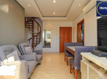 Apartamento · 123m² · 2 Quartos · 1 Vaga · Cobertura à venda com sol nascente, elevador e vaga escriturada