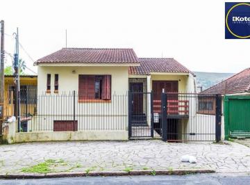Casa · 150m² · 4 Quartos · 5 Vagas · Casa com entradas independentes em Teresópolis: oportunidade para investimento e