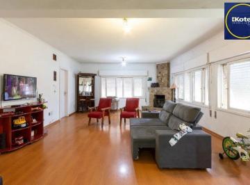 Casa · 273m² · 4 Quartos · 3 Vagas · Casa à venda - em Medianeira