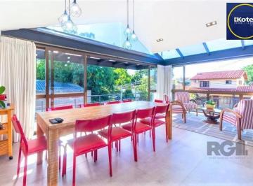 Casa · 380m² · 4 Quartos · 3 Vagas · Casa de 380m², bairro Guarujá