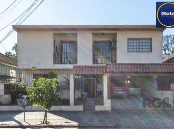 Casa · 329m² · 3 Quartos · 5 Vagas · Casa de alvenaria, 3 quartos, 1 suíte, 4 banheiros e 5 vagas de garagem.
