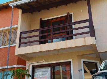 Casa · 140m² · 3 Quartos · 1 Vaga · Casa aconchegante com 3 dormitórios, piscina e lareira