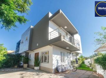 Casa · 176m² · 3 Quartos · 2 Vagas · Casa, totalmente mobiliada, 3 dormitórios, 1 uma suíte com closet e sacada