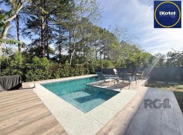 Casa · 233m² · 3 Quartos · 2 Vagas · Casa em condomínio com pátio, piscina, 3 suítes e 2 vagas
