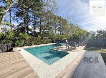 Casa · 233m² · 3 Quartos · 2 Vagas · Casa em condomínio com pátio, piscina, 3 suítes e 2 vagas