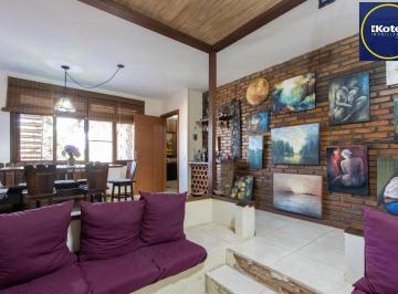 Casa · 370m² · 5 Quartos · 4 Vagas · Casa de Alvenaria, possui 3 dormitórios, uma suíte, hall de entrada, lavabo,  li
