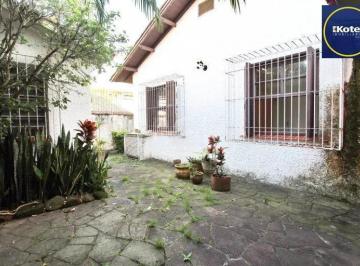 Casa de 4 quartos, Porto Alegre · Casa para Venda - 200m², 4 dormitórios, 4 vagas - Medianeira