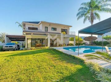 fundos · Casa à venda no Condomínio Jardim Europa em Vinhedo/SP