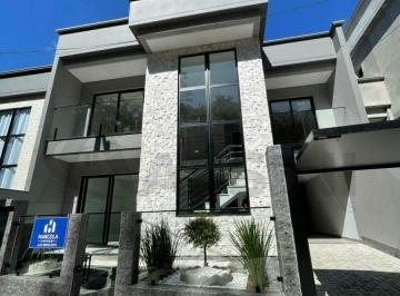 Casa · 157m² · 2 Quartos · 2 Vagas · Casa com acabamento diferenciado no bairro Nova Brasilia, a 2 minutos do Centro de Brusque.