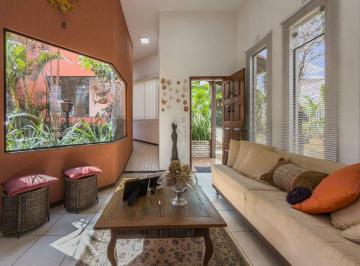 Casa · 400m² · 3 Quartos · 4 Vagas · Ville de Montagne - Térrea com 03 suítes!