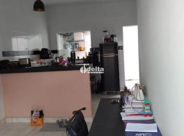 Casa · 83m² · 2 Quartos · Casa residencial disponível com 2 suítes disponível para venda no bairro Granada em Uberlândia - MG.