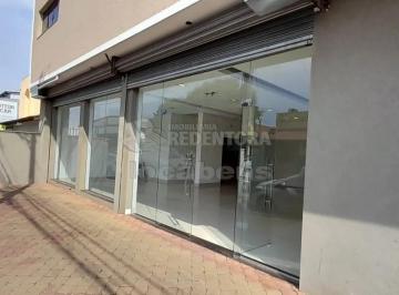 Comercial · 320m² · Salão comercial para locação com porta automatizada na esquina da Rua Pedro Amaral.
