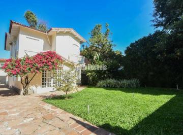Casa · 250m² · 3 Quartos · 3 Vagas · Jardins!  250,0m² AC  3 Dormitórios, Suíte,  3 Vagas